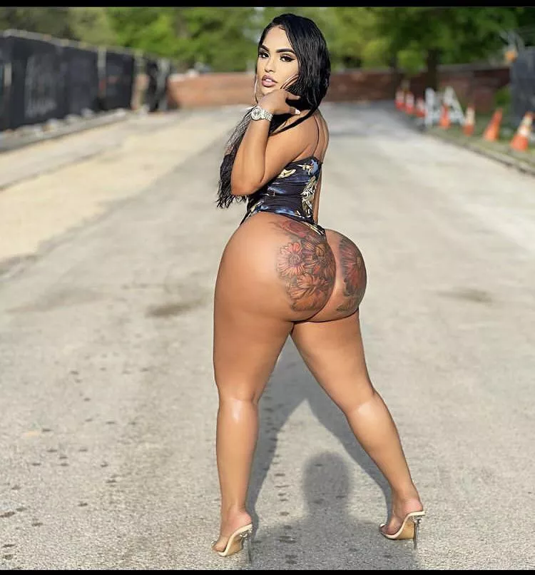 Latina bolt on