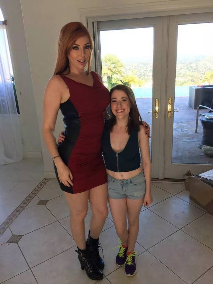 Lauren Phillips - 5’11” / Alice Merchesi - 4’6”