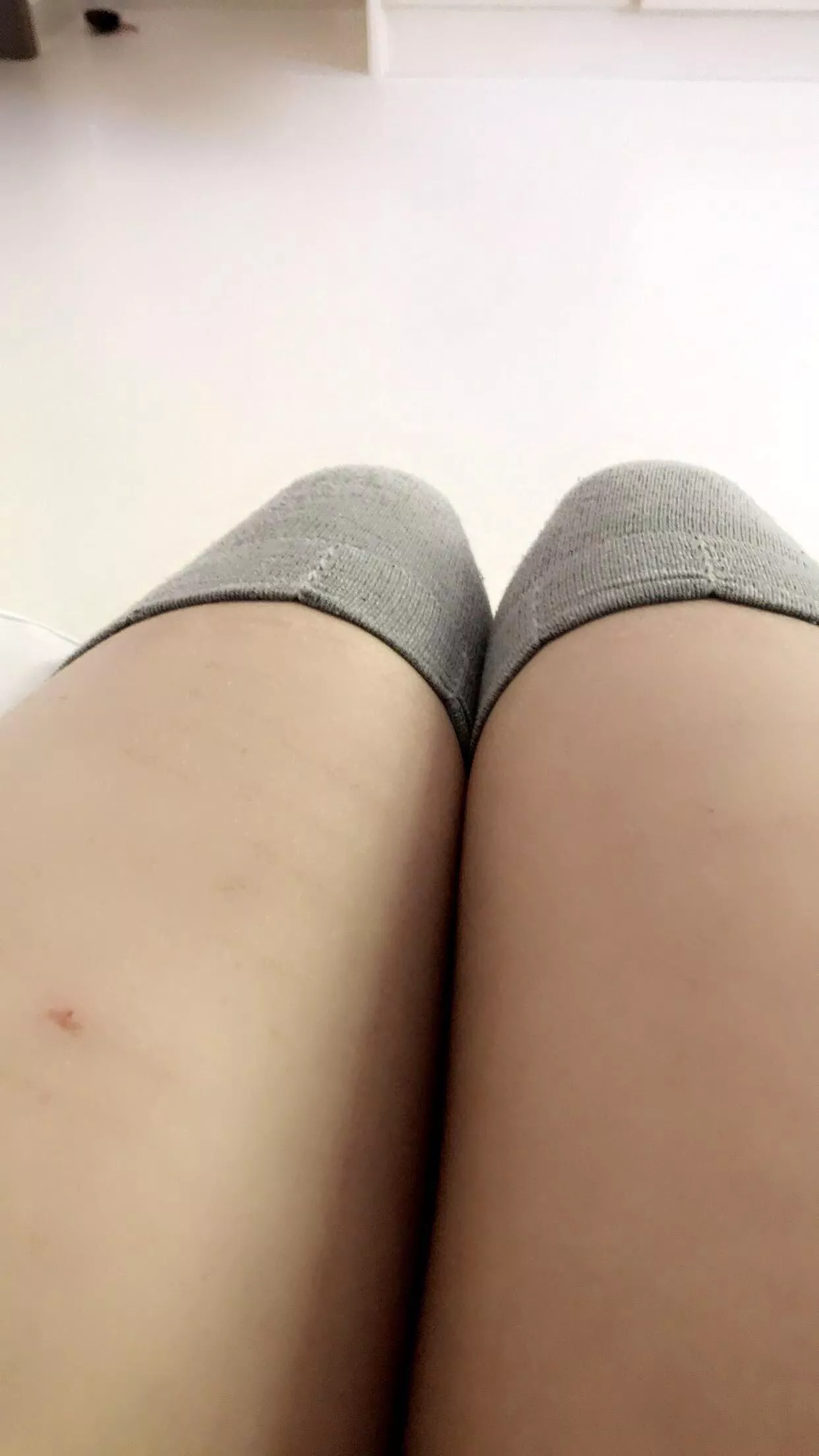 lay on my thighs:3