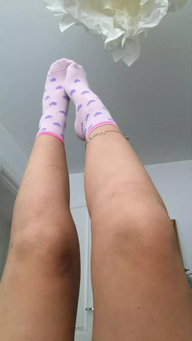 Legs for days and cute love hearts 💗💜