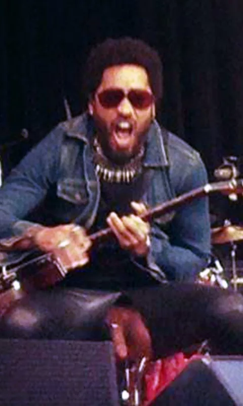 Lenny Kravitz's pants split