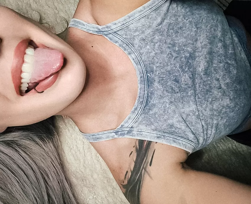 Let this tongue help you relax tonight ðŸ˜ˆðŸ’¦ FREE sub on my OF today! Link is in the comments ðŸ‘‡ðŸ»