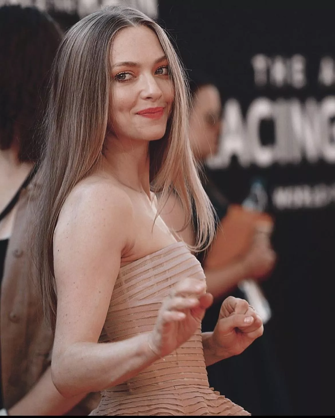 Let’s jerk and moan for Amanda Seyfried