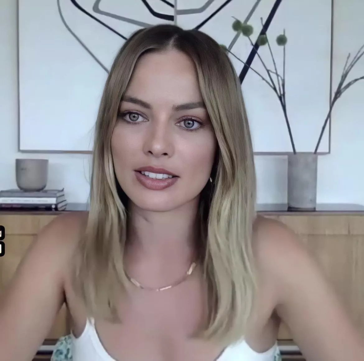 Letâ€™s jerk our throbbing cocks for Margot Robbie