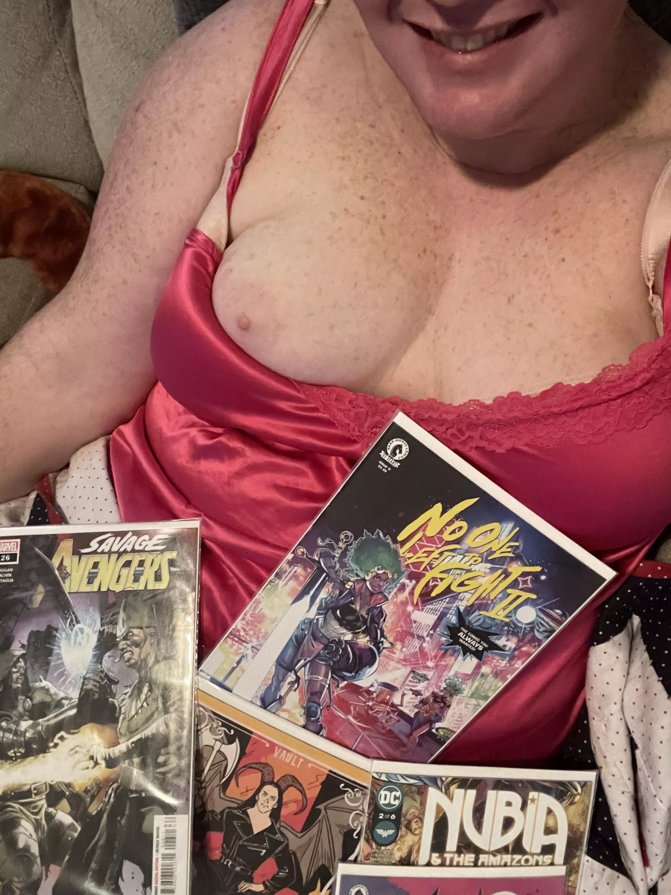 Letâ€™s read a pile of comics and have a silly argument about them!! [F]