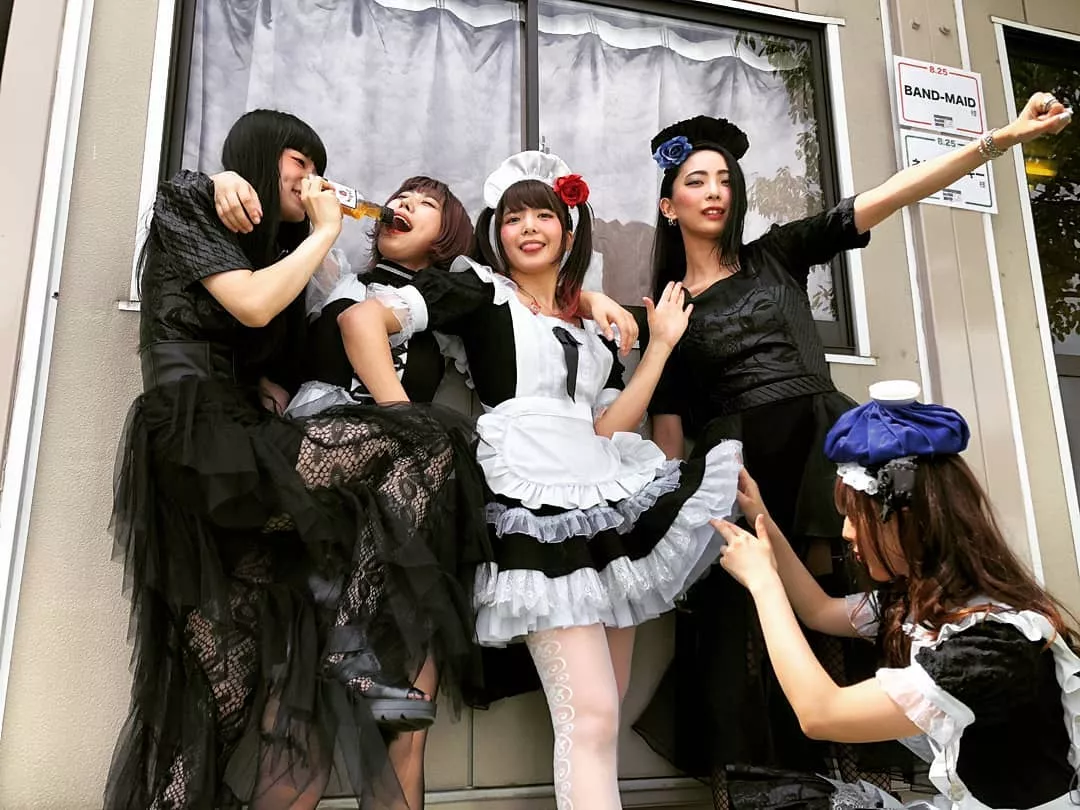 Let's stroke to the beautiful Japanese band, band maid