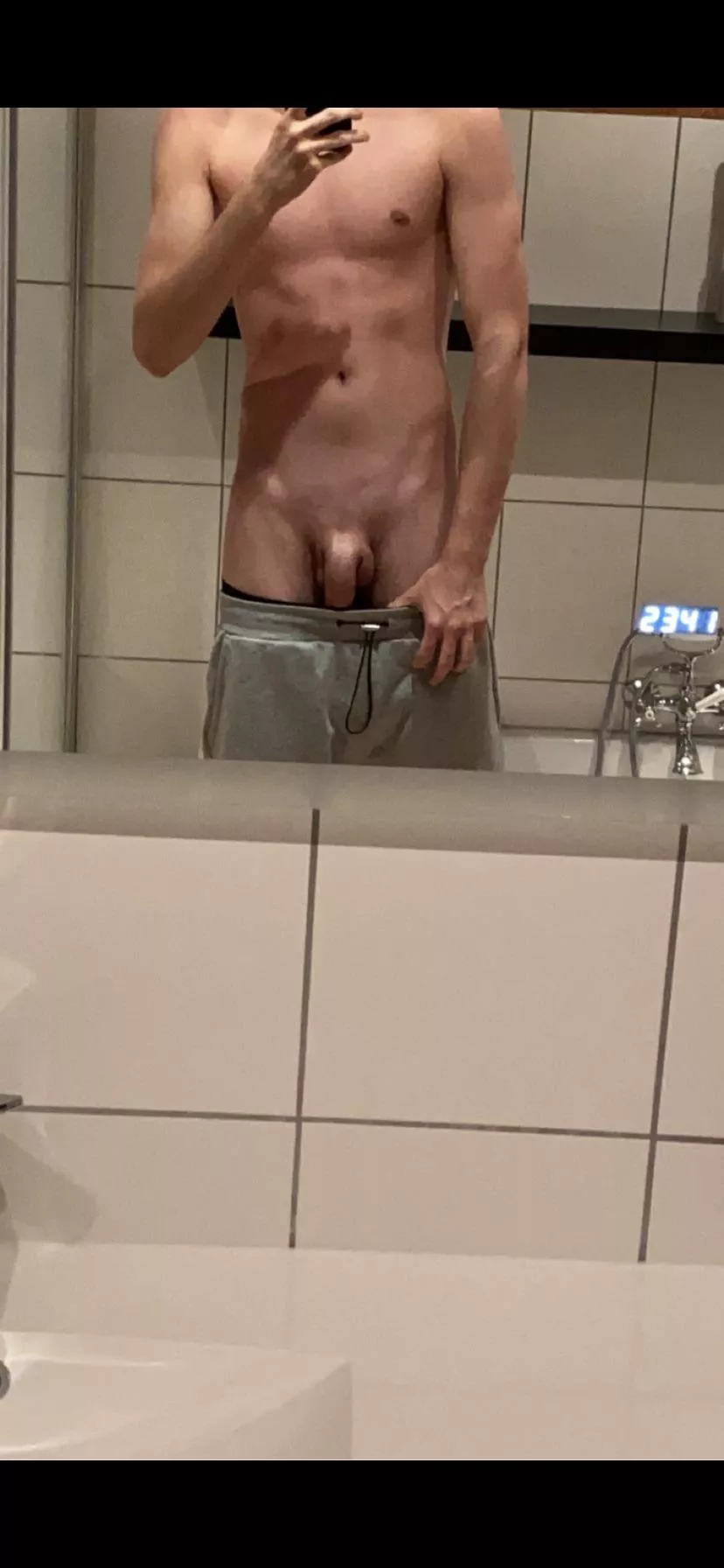 Like for a free nude🤭 I’m 18