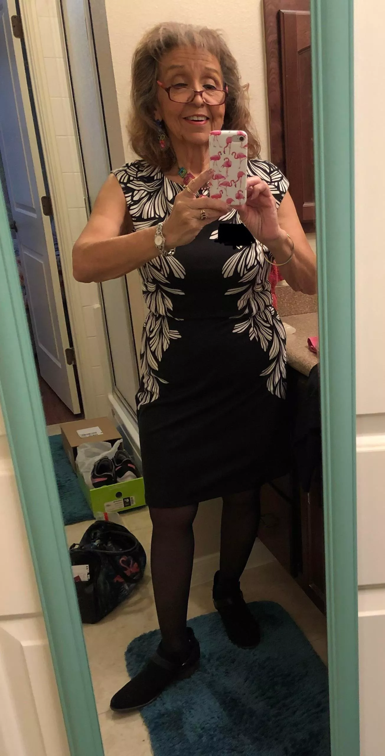 Lil cutie taking a black dress selfie. 5â€™1 of pure sexy