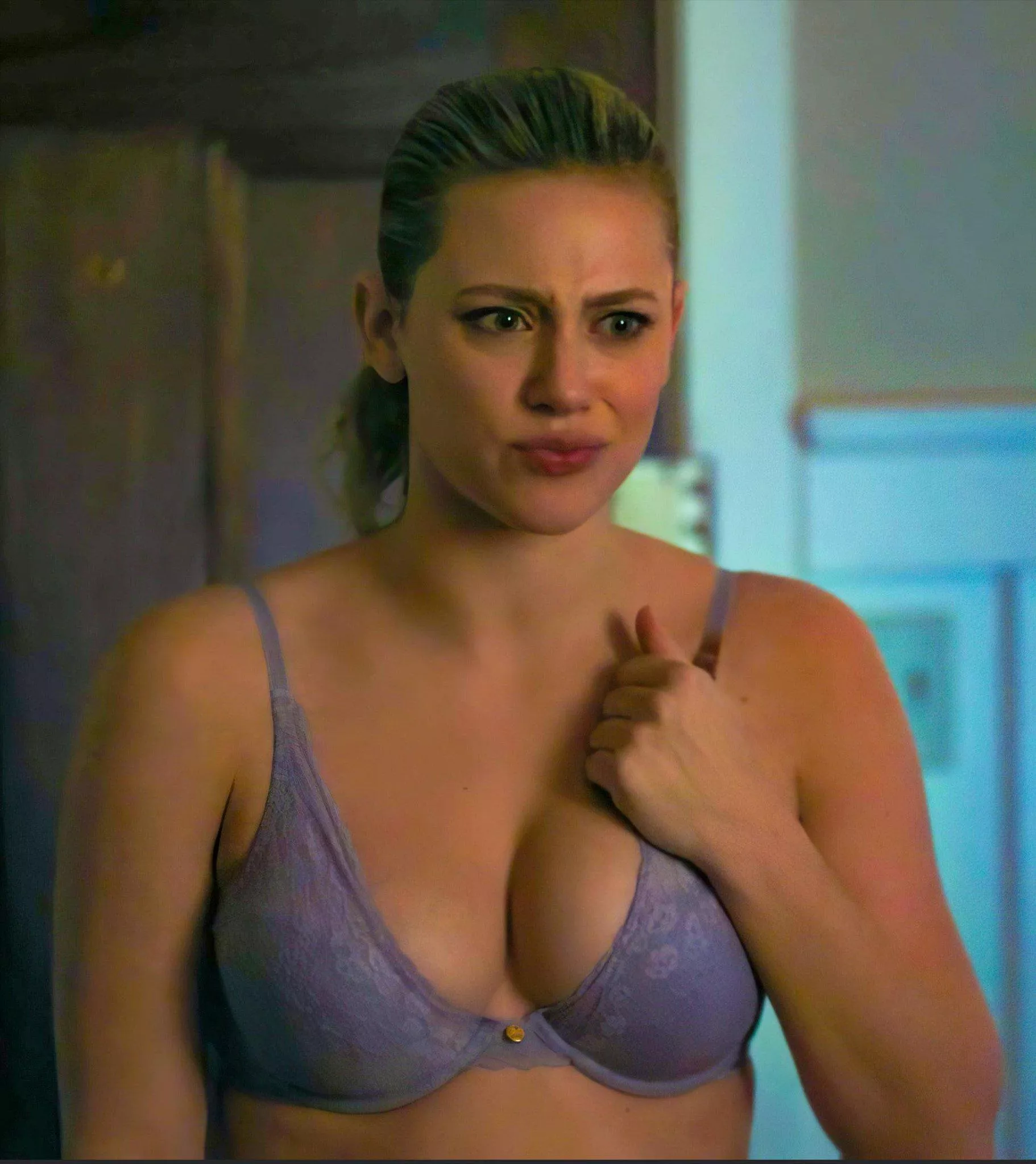 Lili Reinhart.