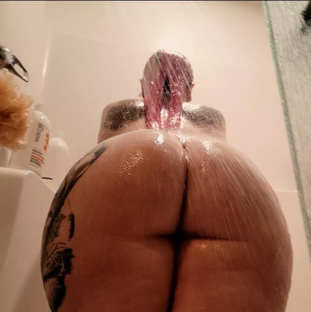 Littytothetitty come watch me bounce this booty in the shower!