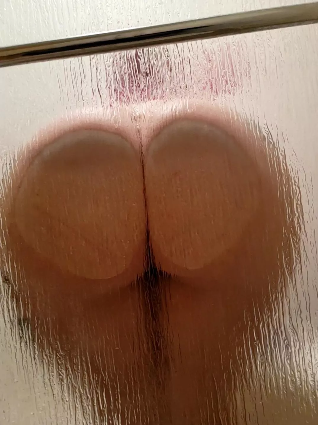 Littytothetitty come watch me bounce this booty in the shower!