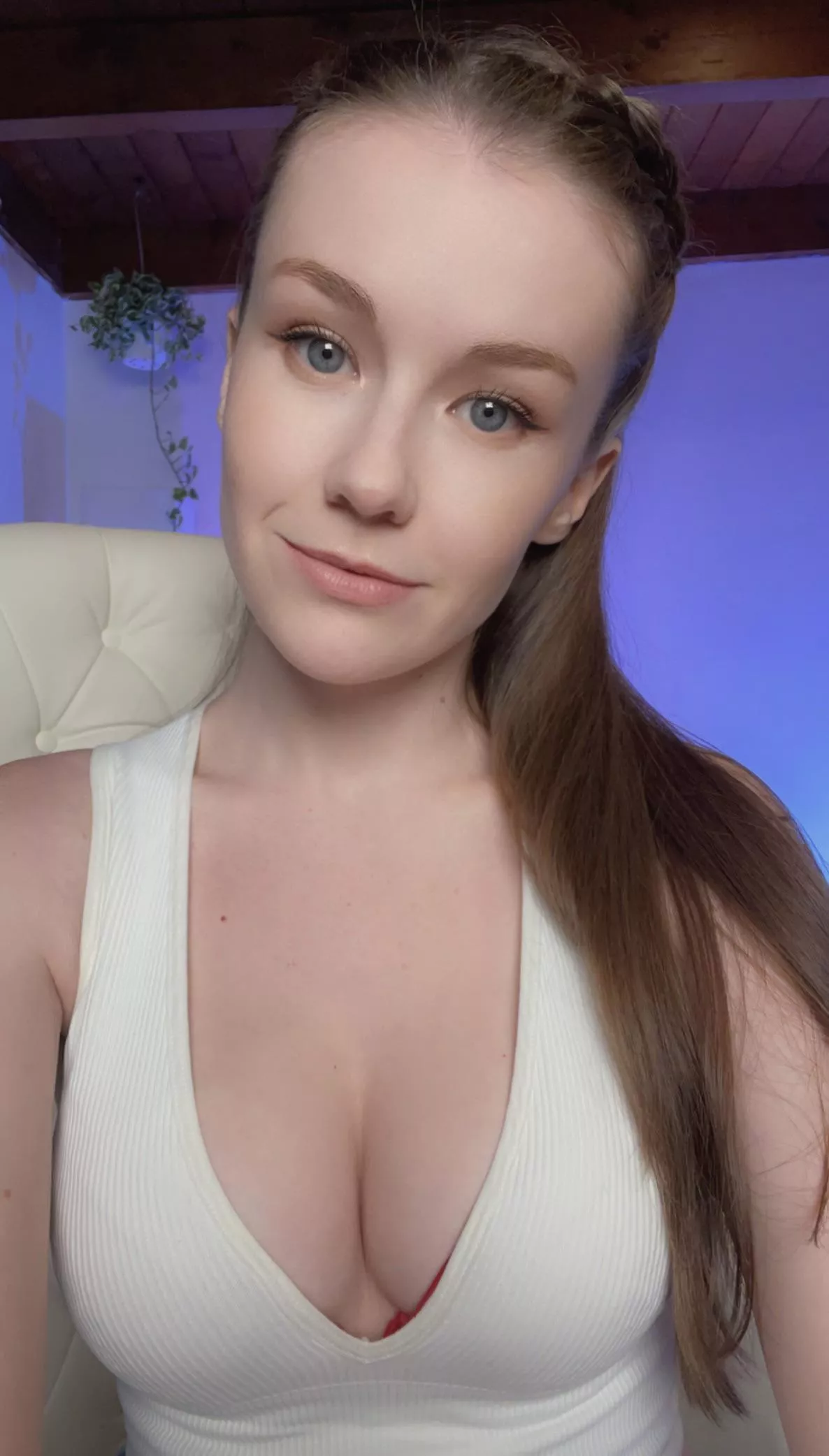 Live on twitch.tv/EmilyBloomShow