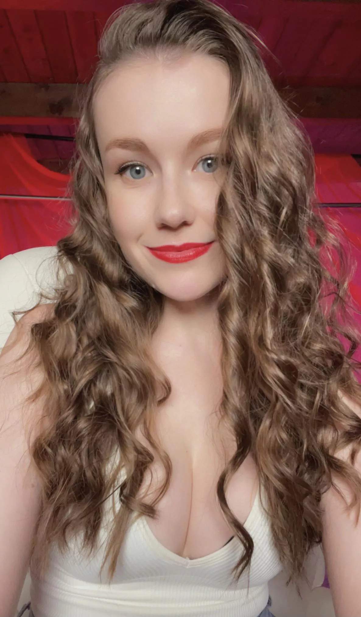 Live on twitch.tv/EmilyBloomShow