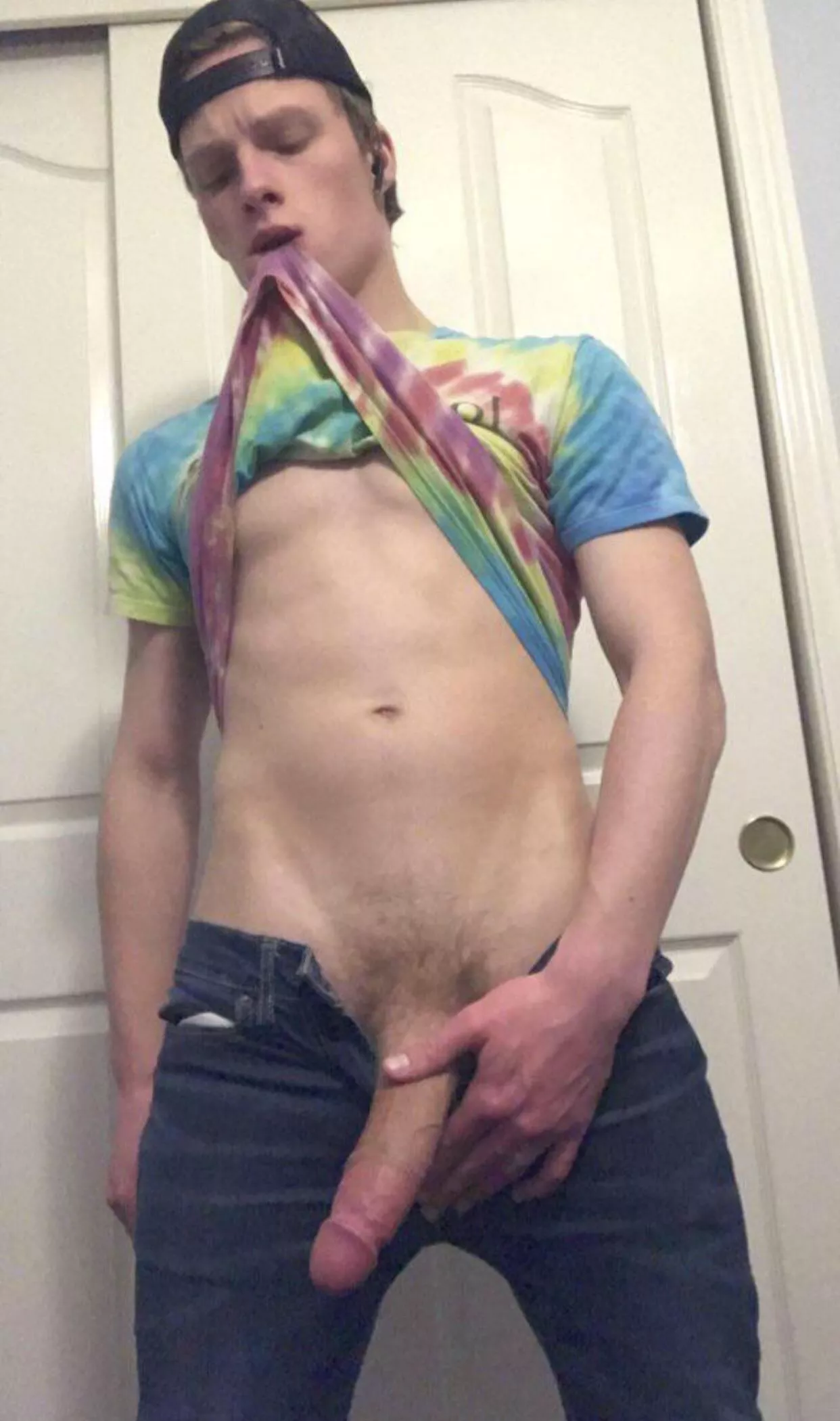 Look at my cock bro 🤤