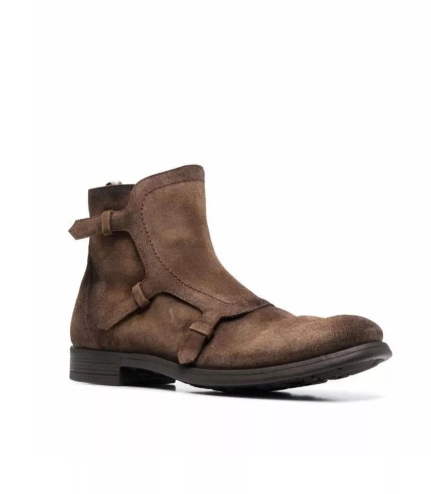 Looking for boots with similar designs, any help is welcomed!