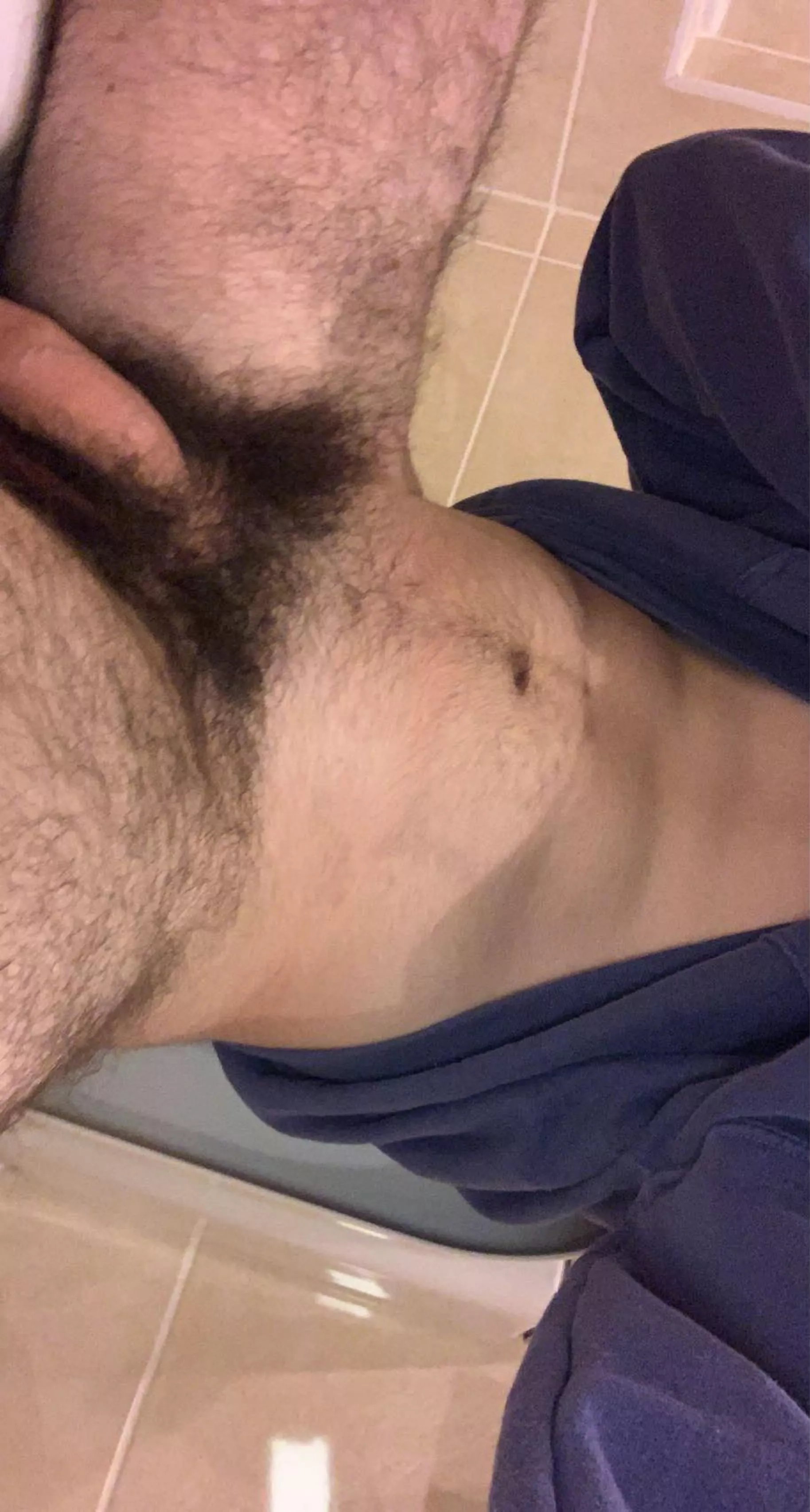 Looking for hairy guys. Msg me.