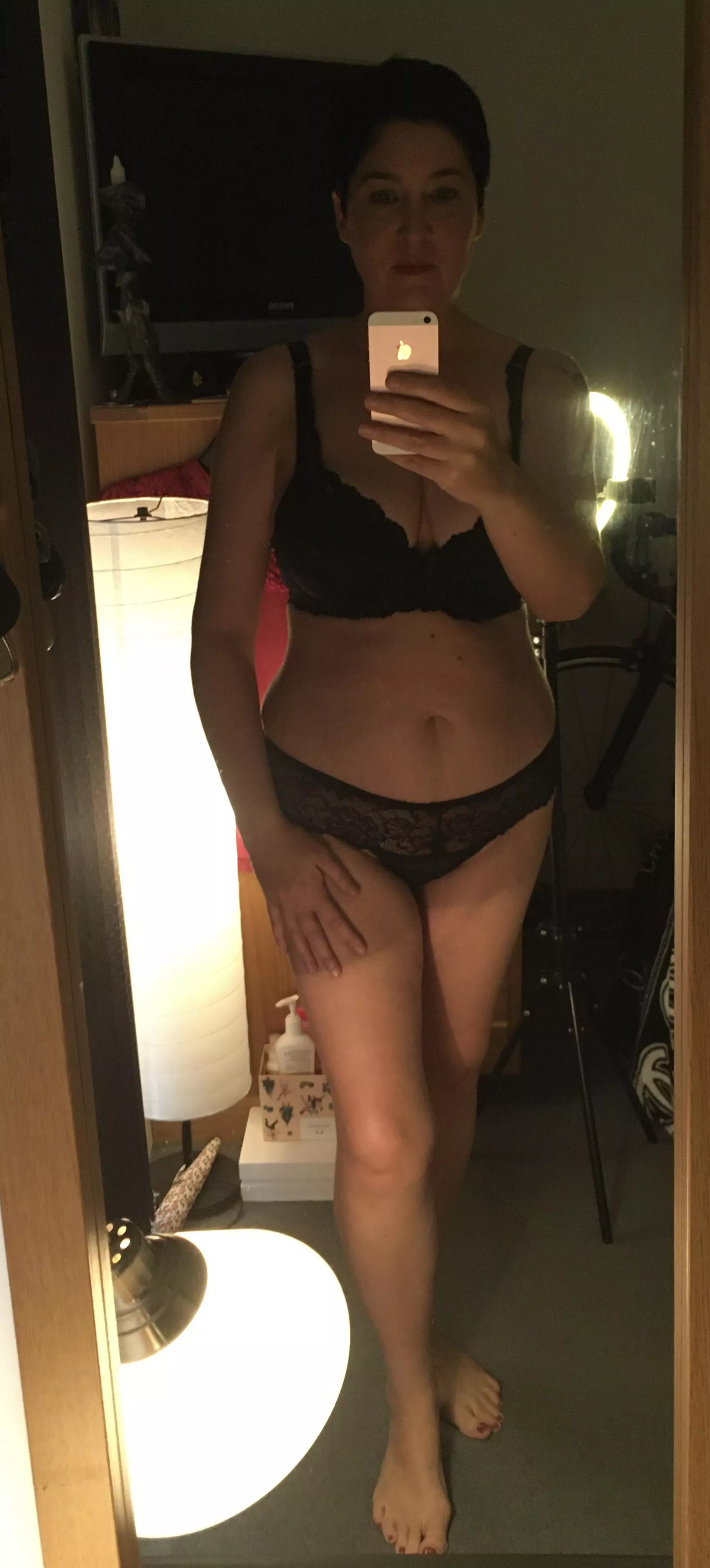 Looking for something a little bit different , mature horny lady waiting for you xx