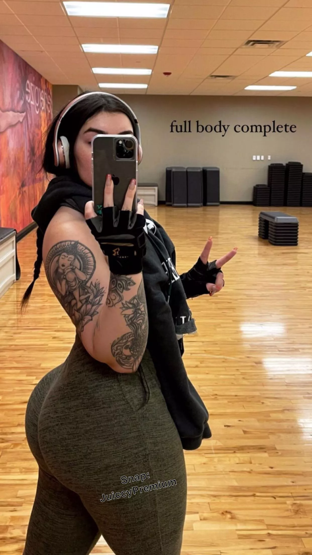 Looking for workout buddies who eat ass