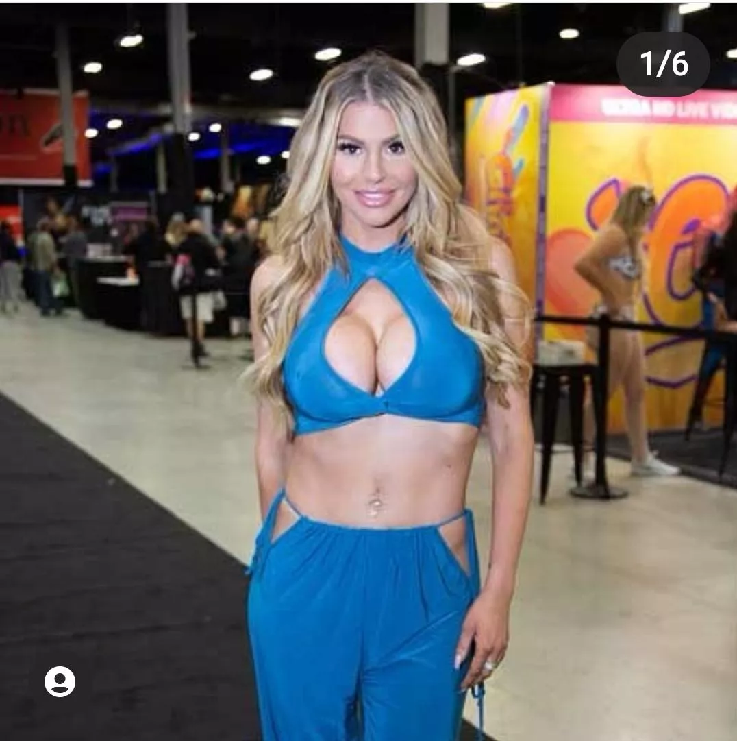 looking good at exxxotica