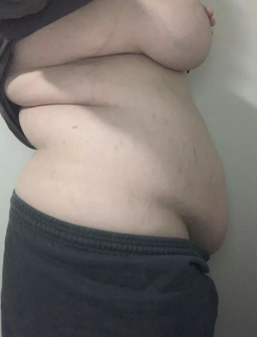 Looking to stuff this belly to the maxâ€¦ Message me ðŸ·ðŸŸðŸ•ðŸ‘‹