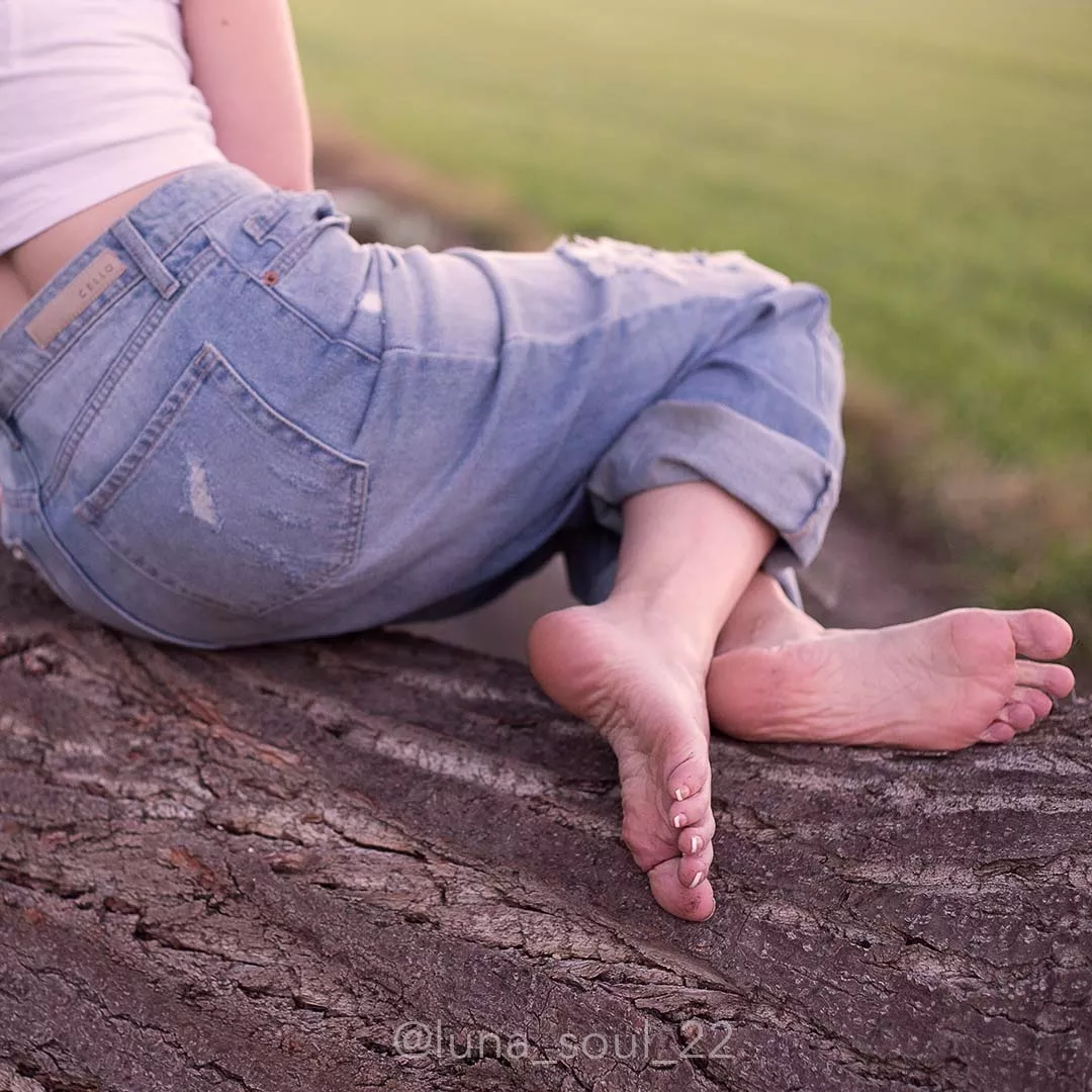 Love being barefoot outside 🥰