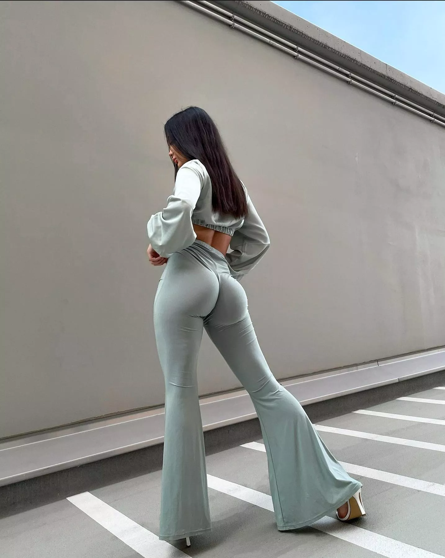 Love her bell bottom pants