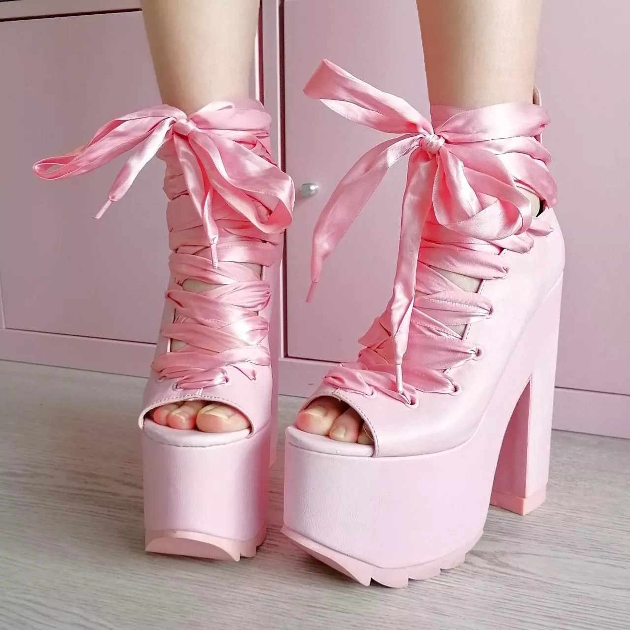 love my cute platform heels <3