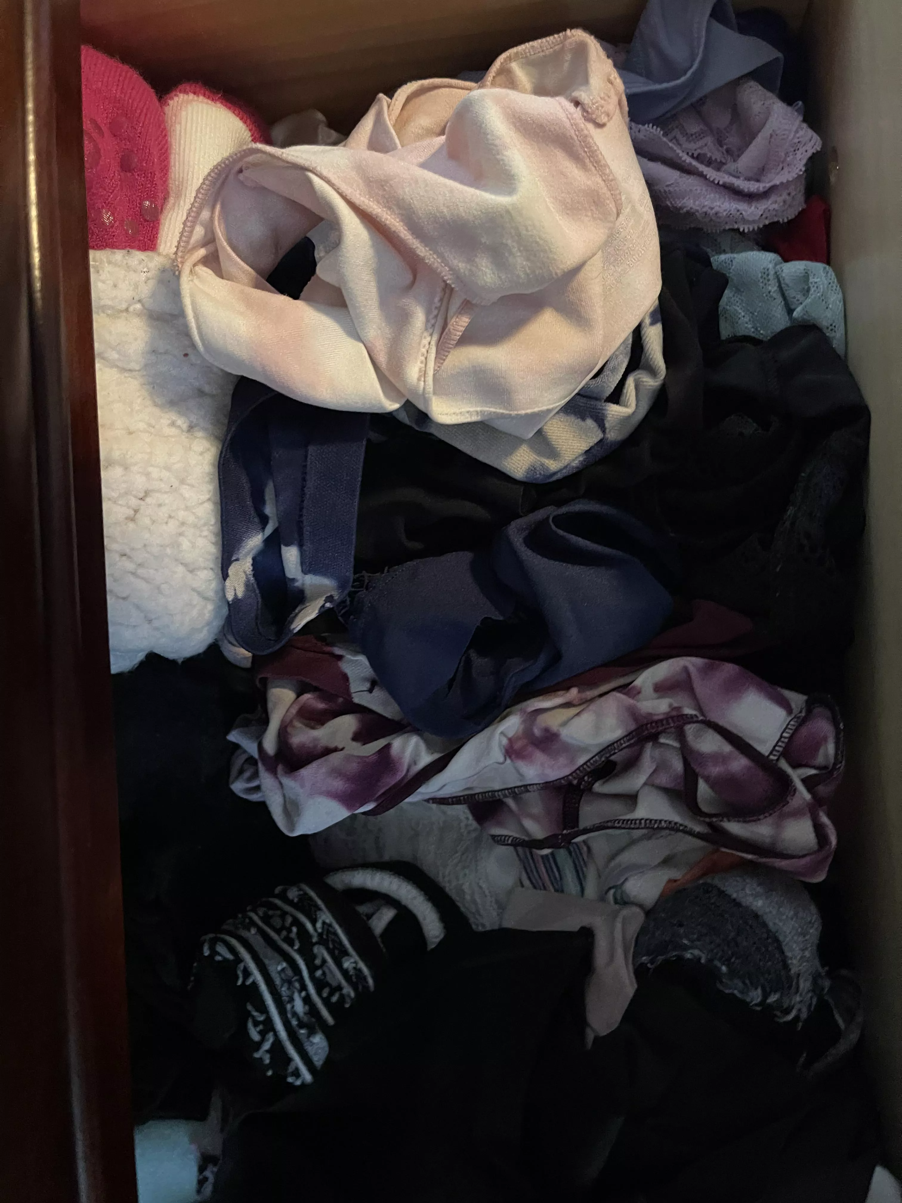 Love showing the panty drawer and hampe.