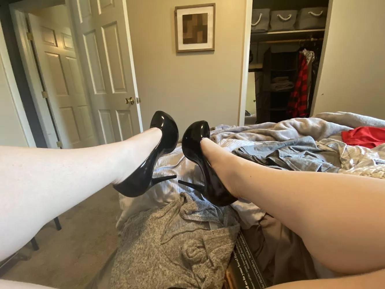 Love these black shiny platforms!