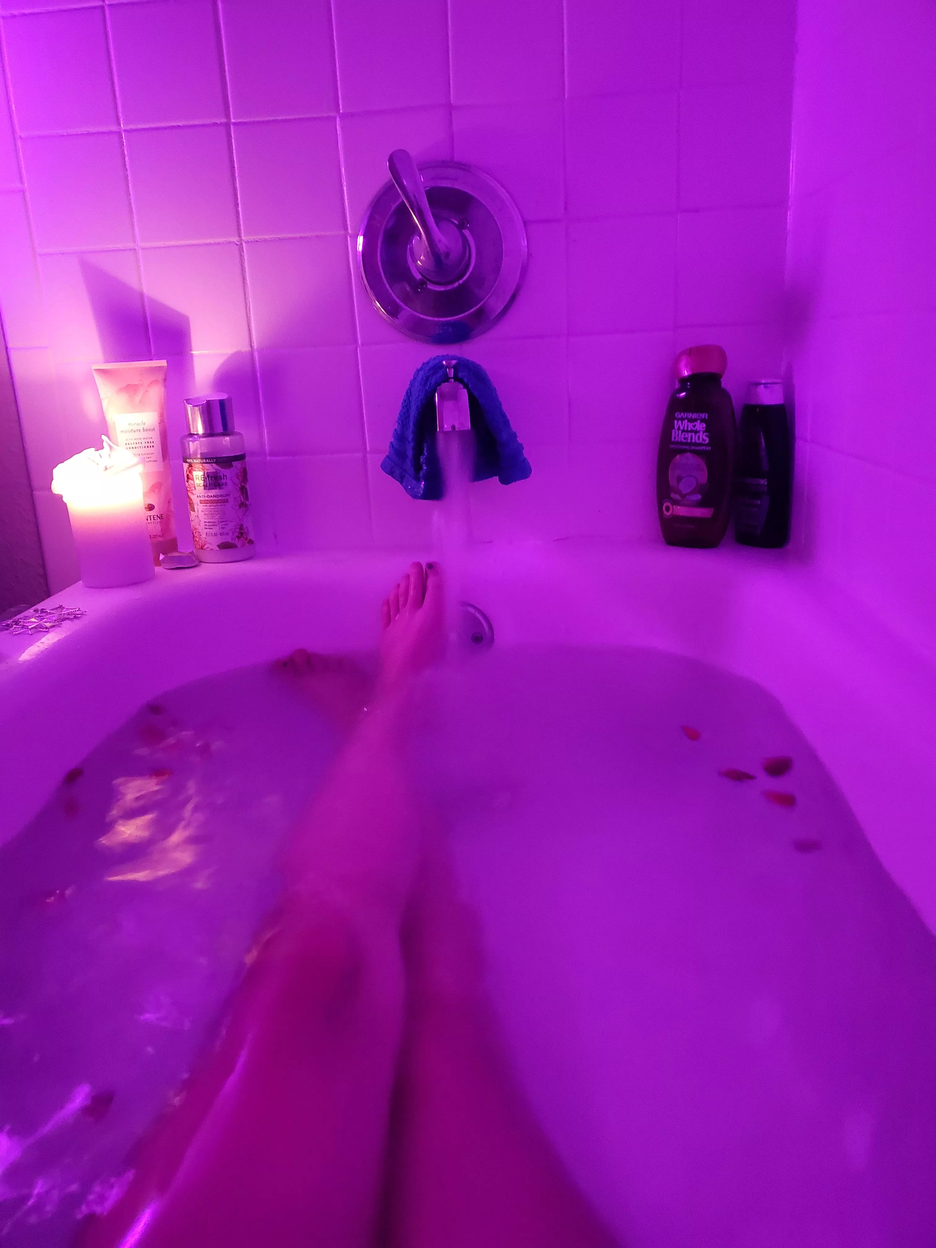 Love to pamper my sexy ass legs with a soothing bath 🥴