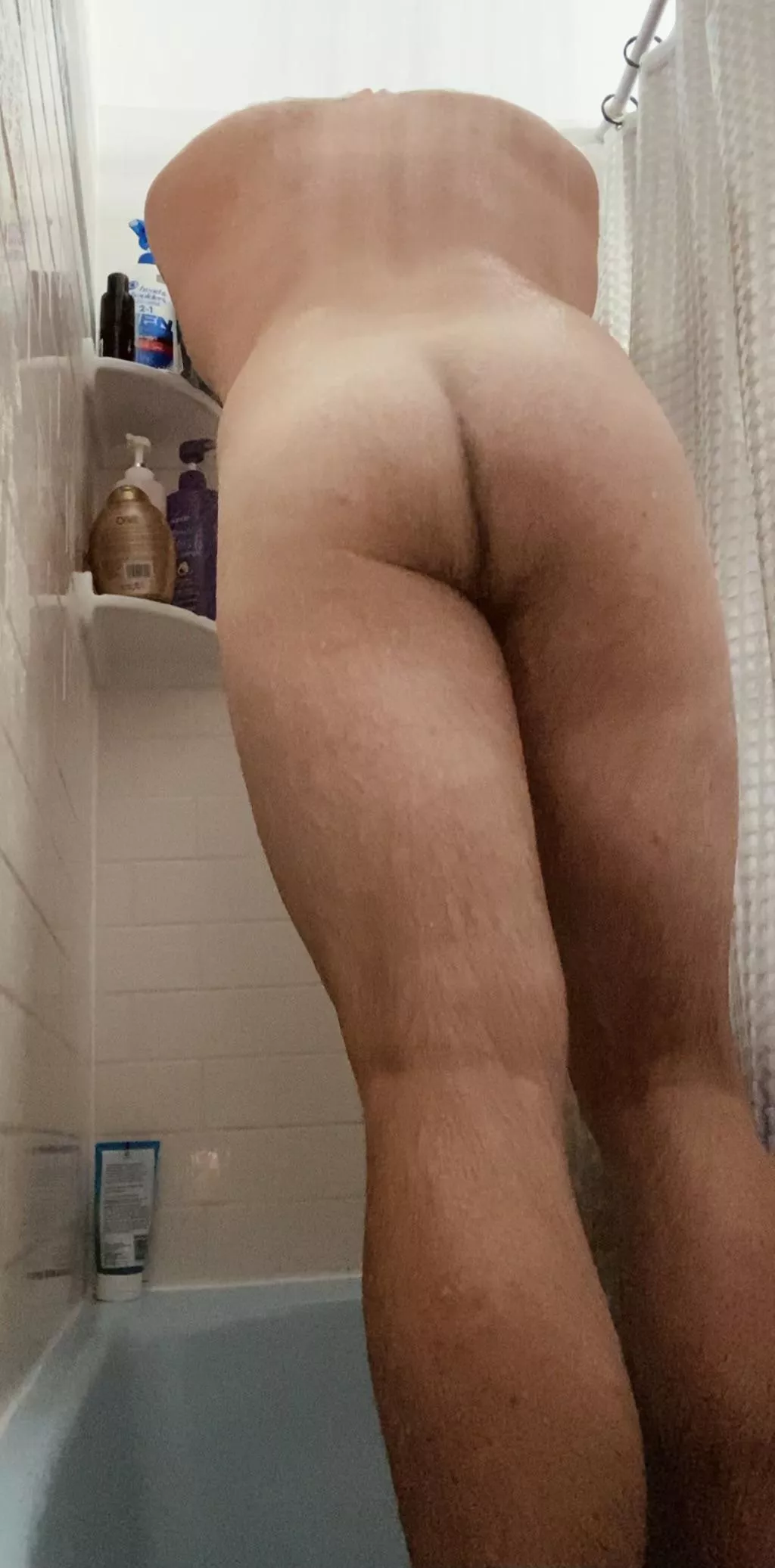 Love when the water runs down my ass 🚿