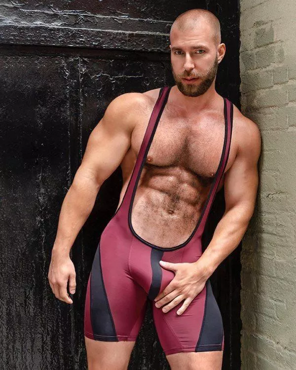 “Low cut singlet” …