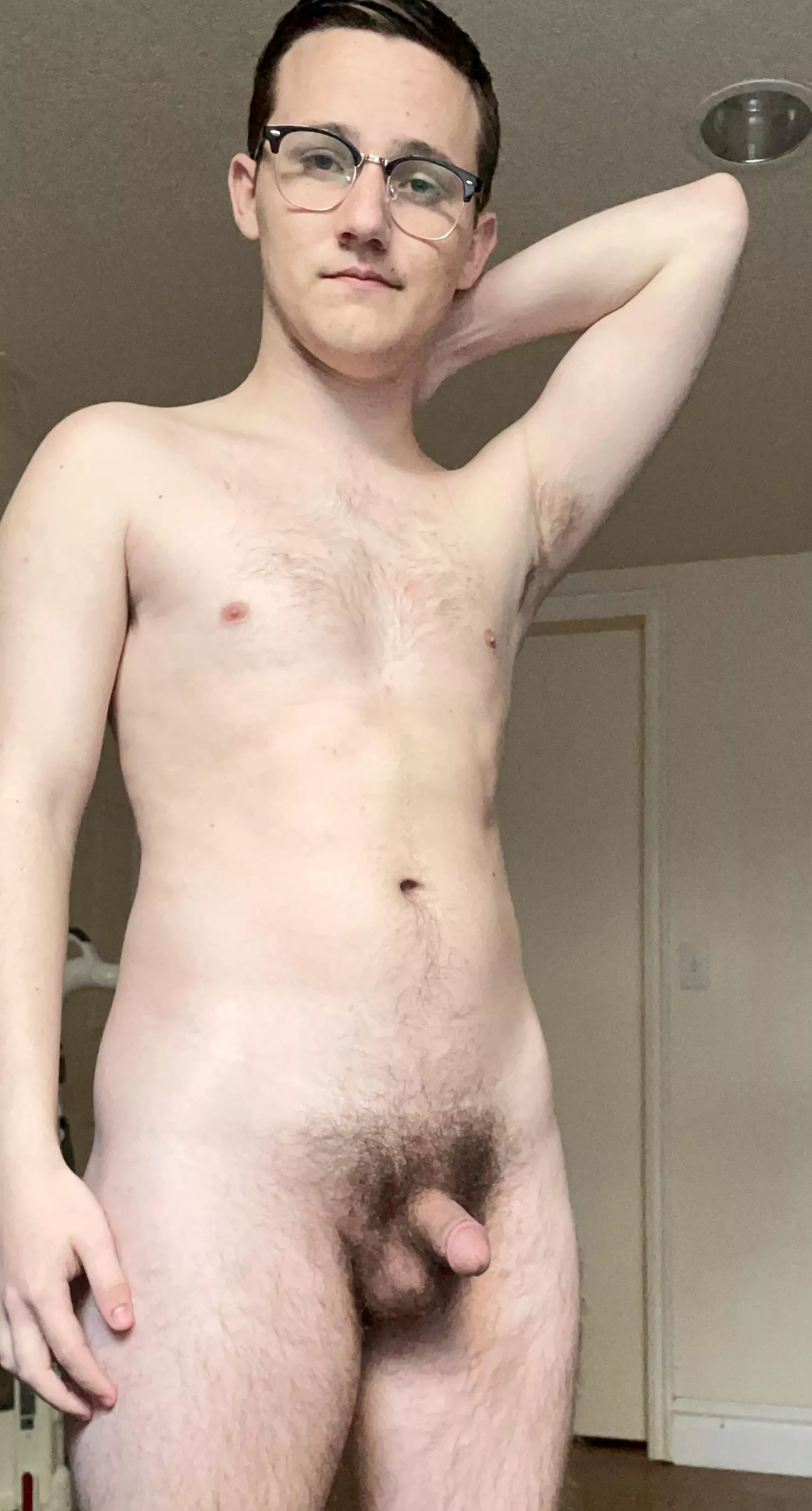 [M] 20 - 135lb. - 5’7” - Always been self conscious about my height