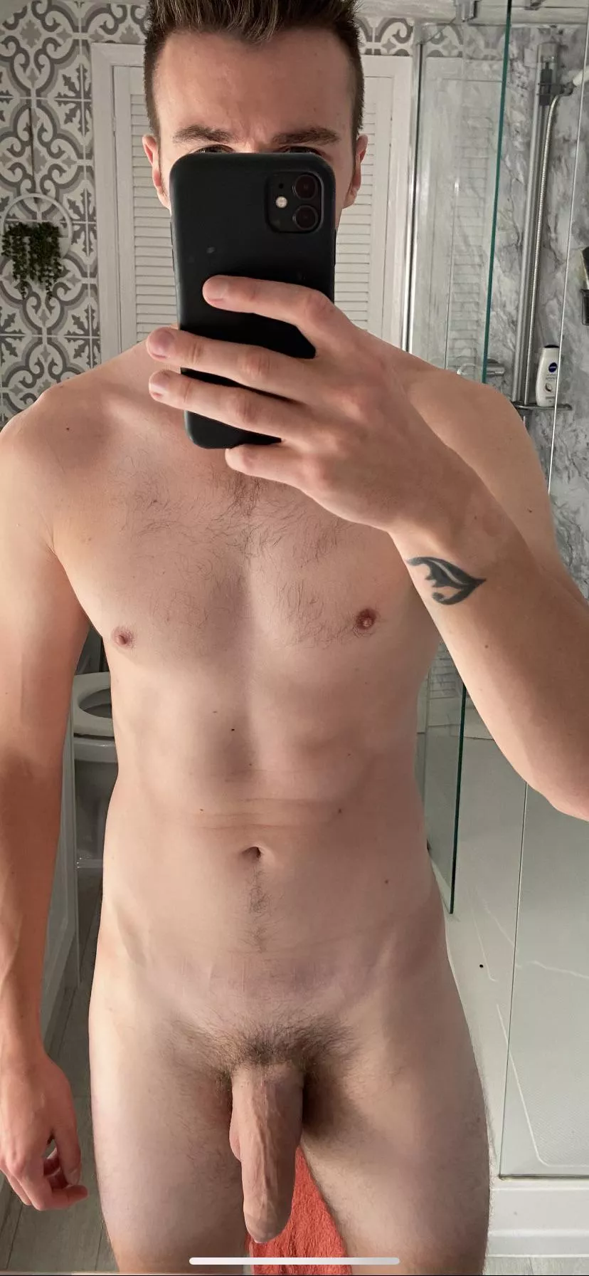 [M], 22, 80kg, 6ft.