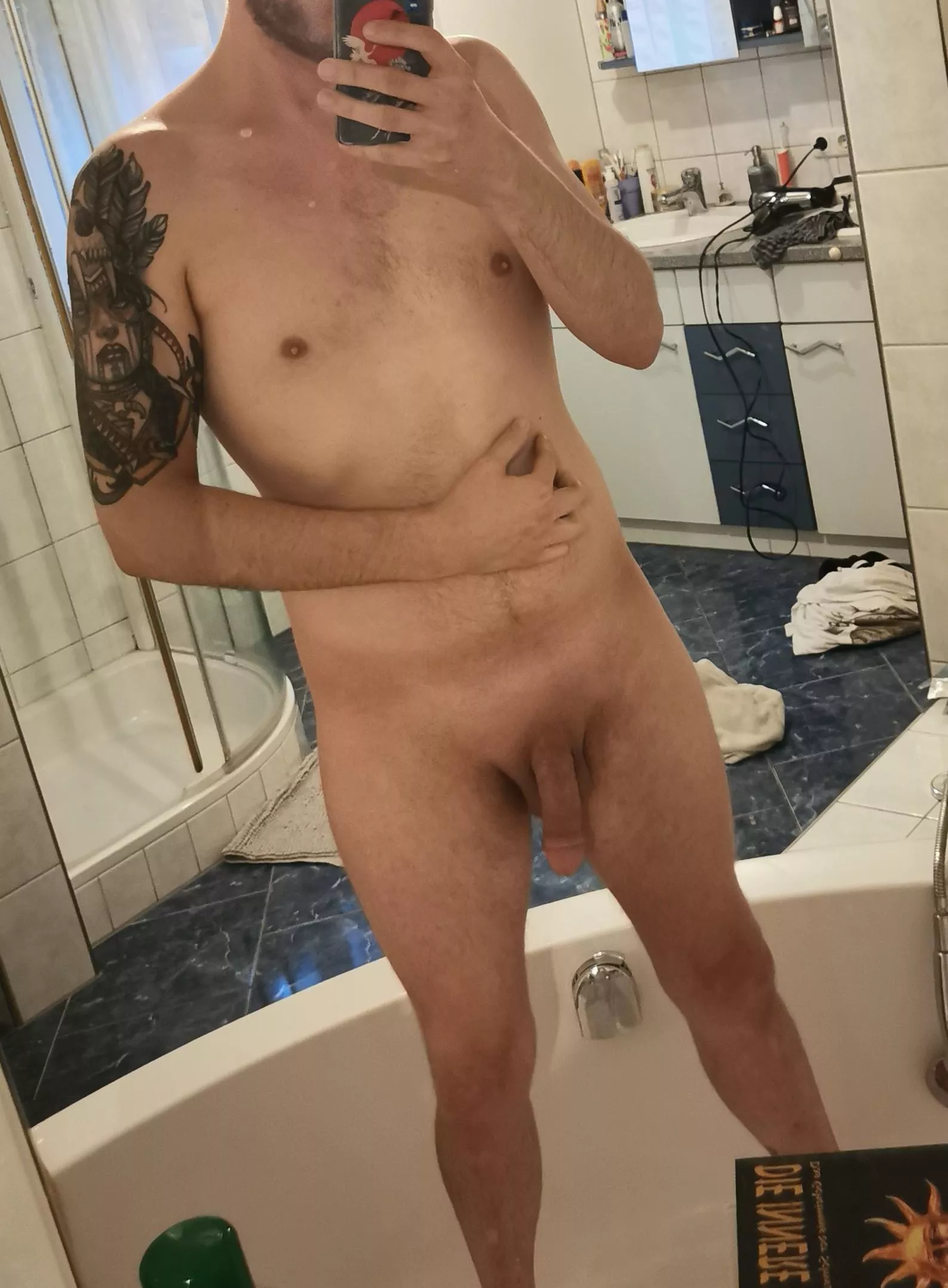 [M] 24 182cm 74kg First time posting. The past few months I really had a hard time liking my body.