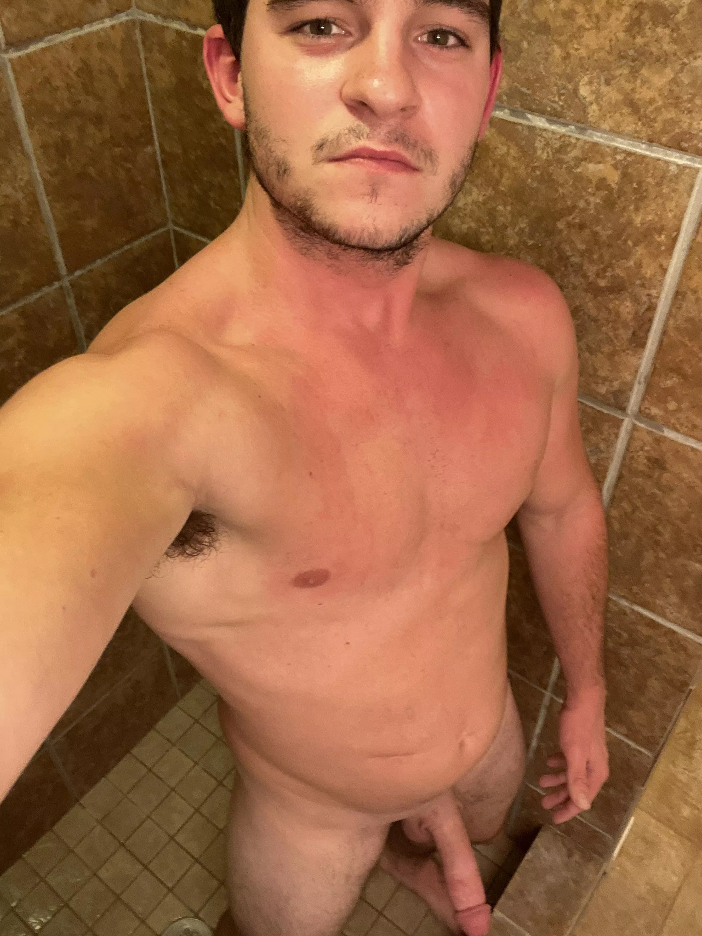 M, 24, 195lbs who likes showers with friends?