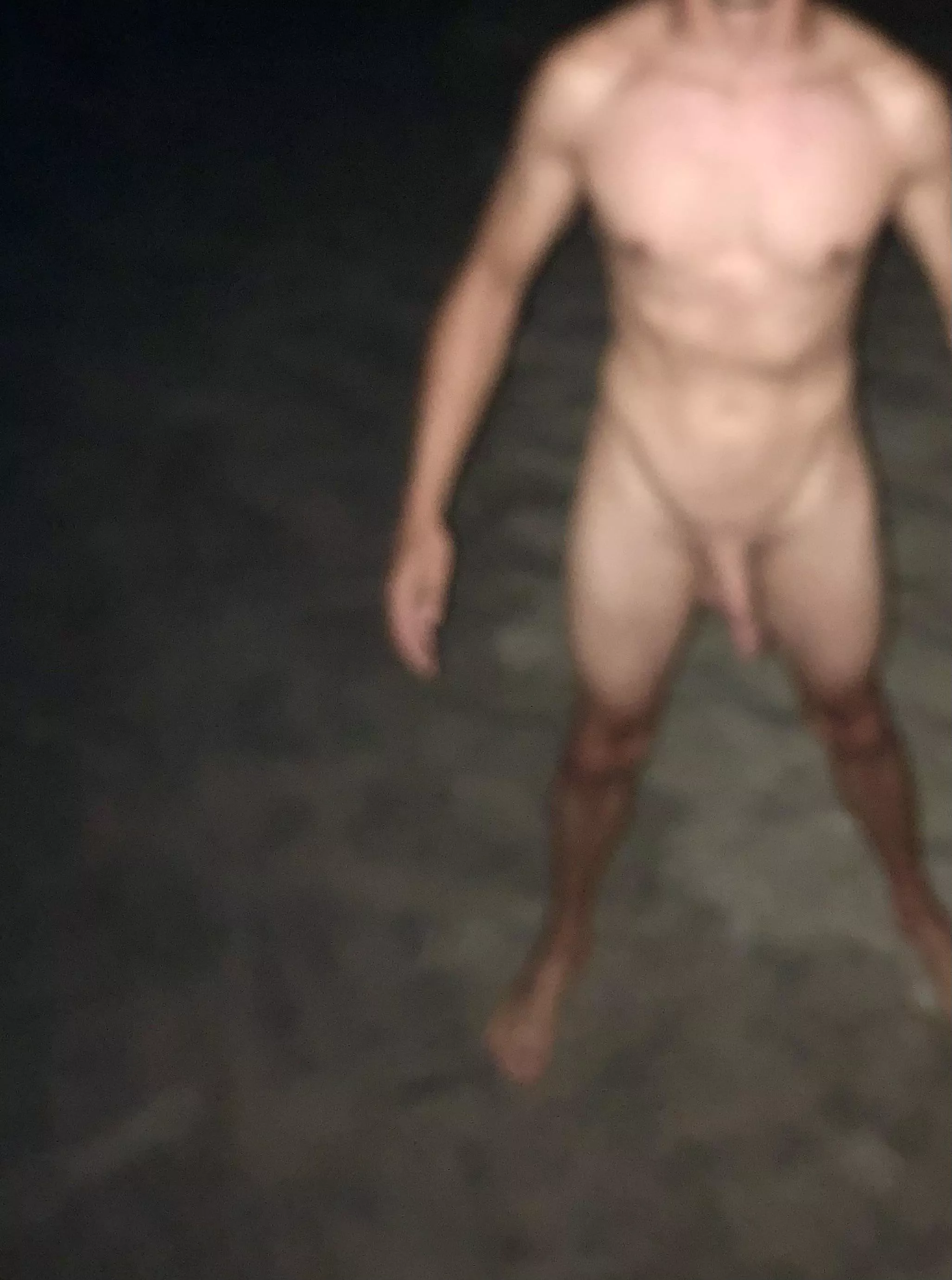 (M) 24 nakey on the beach!