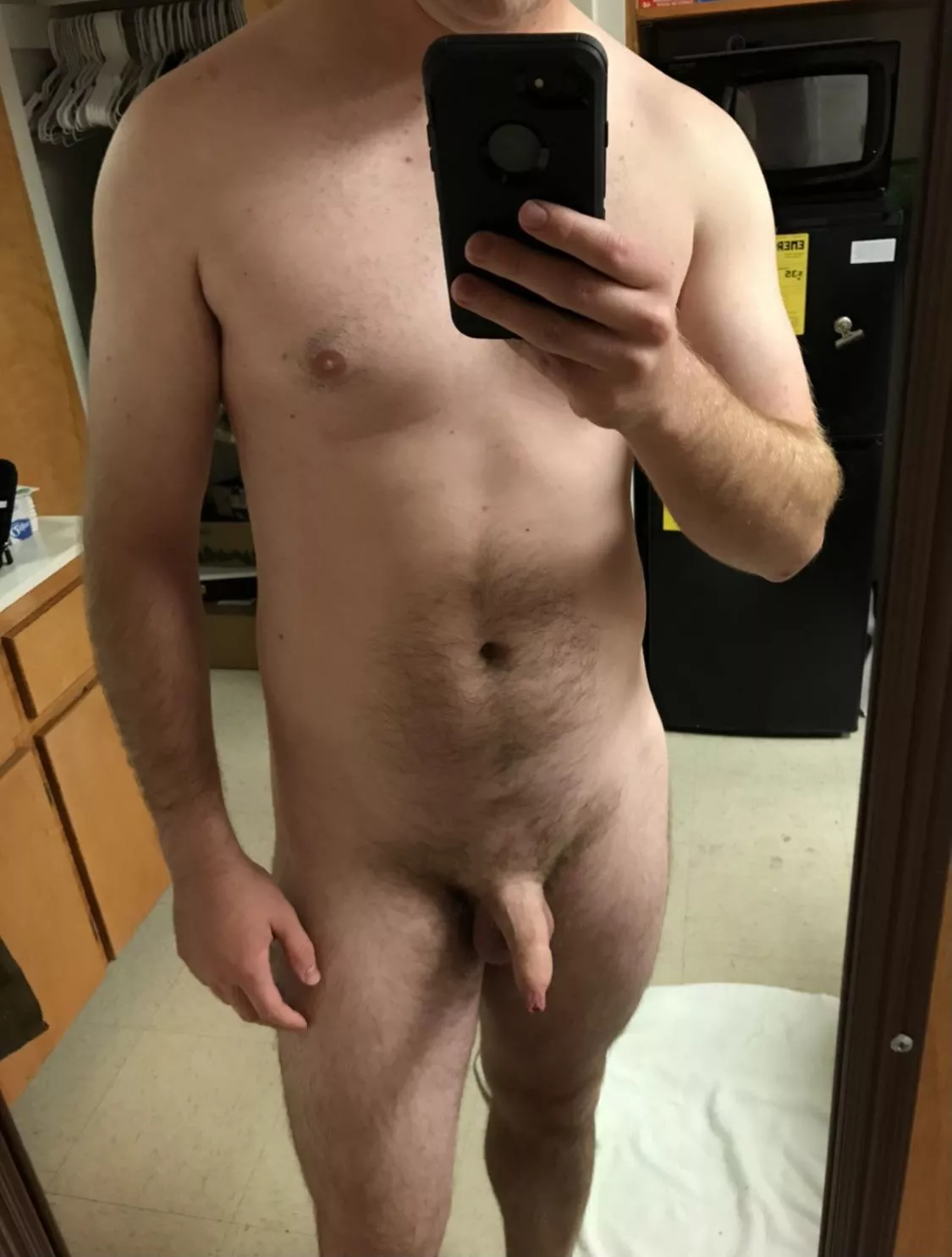 M 26 5â€™9â€ 180 lbs