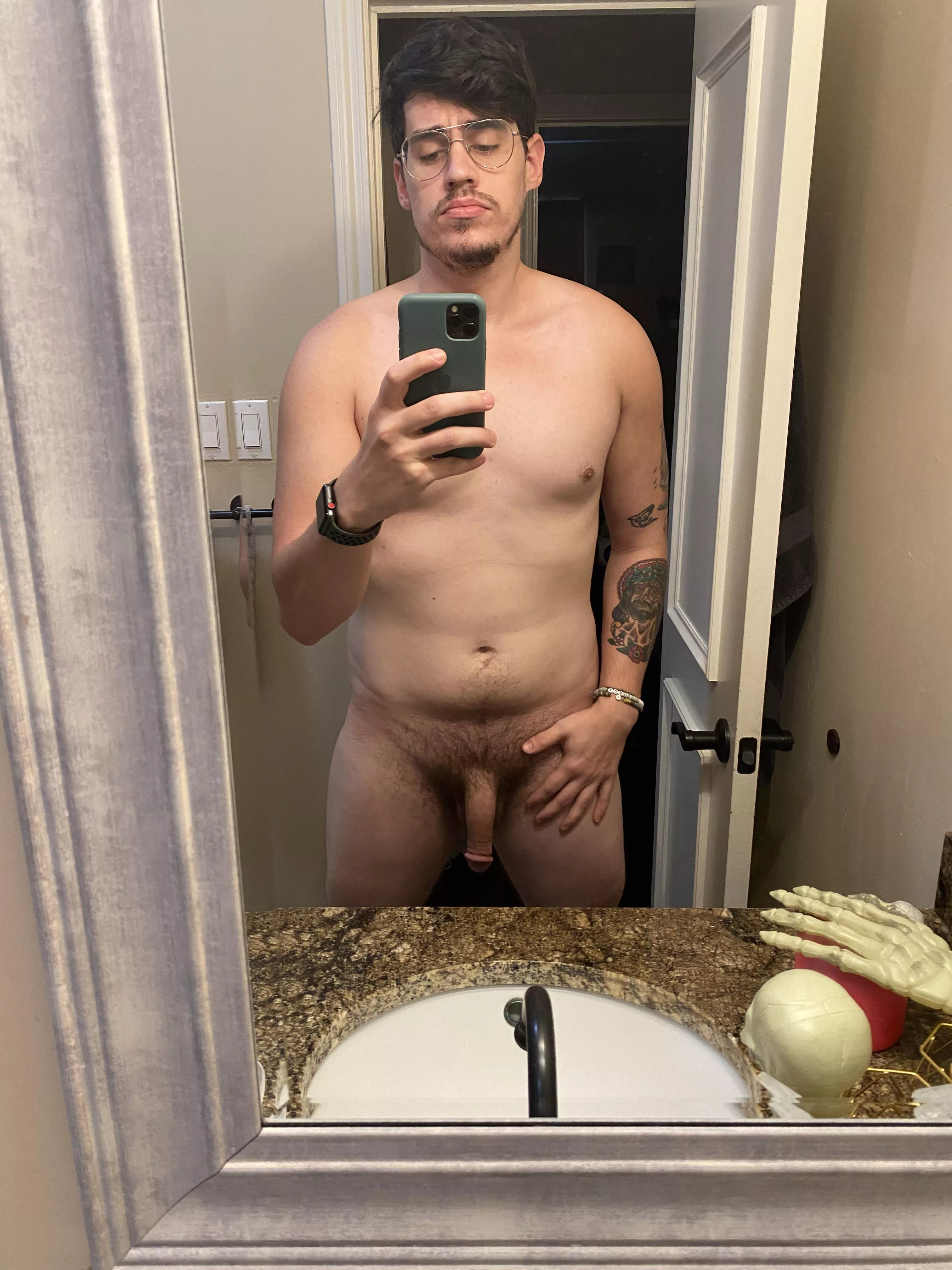 [M 30 6’0 180lbs] been struggling with fluctuating weight due to new meds and can never decide on what to do with my pubes… not a confident morning.