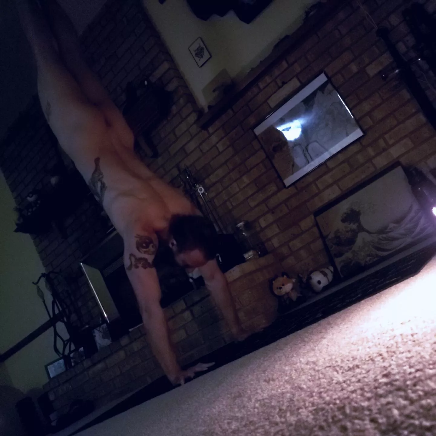 (M) Handstand