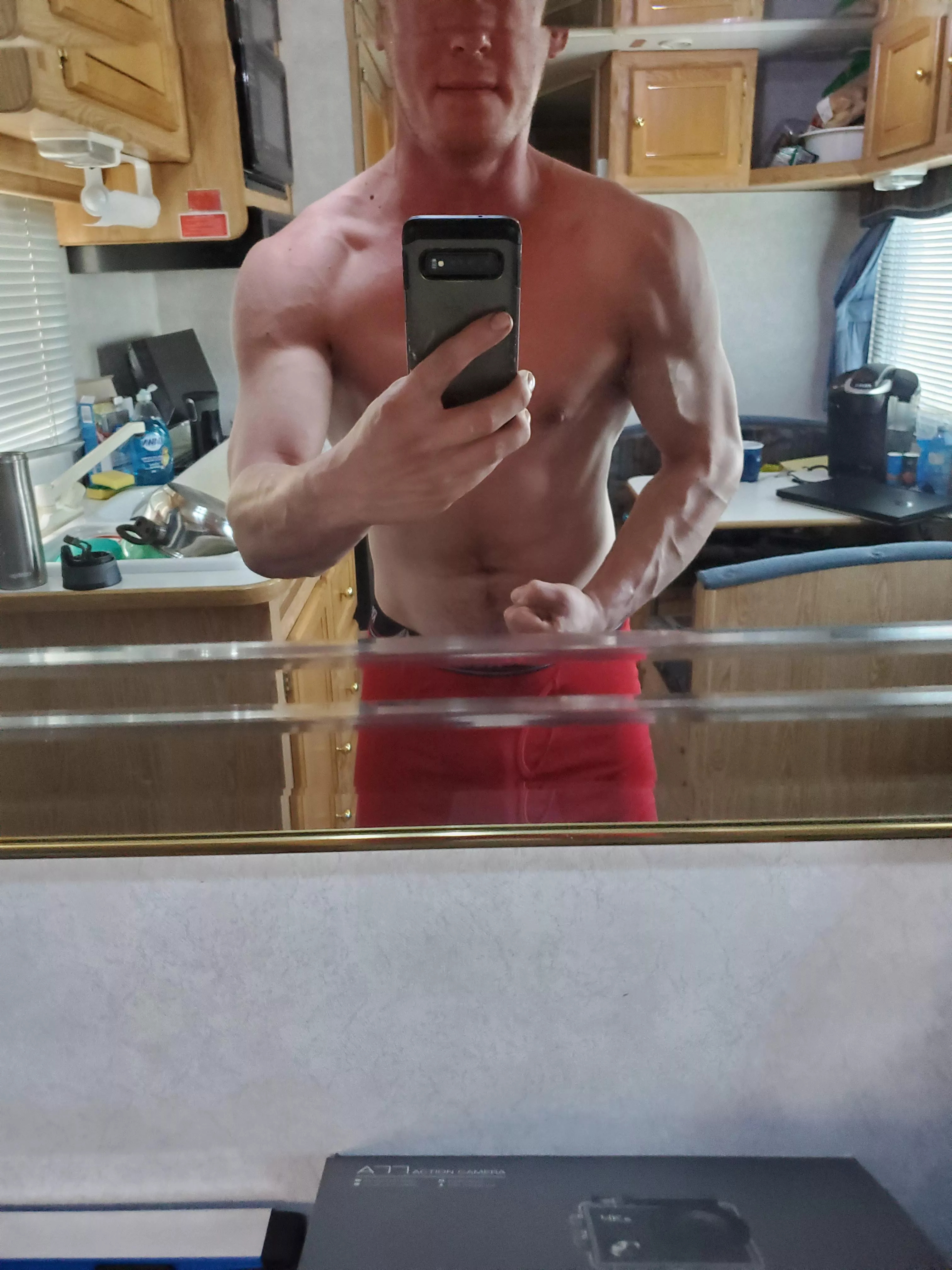 (M) looking for a girl who wants to have some fun 😏