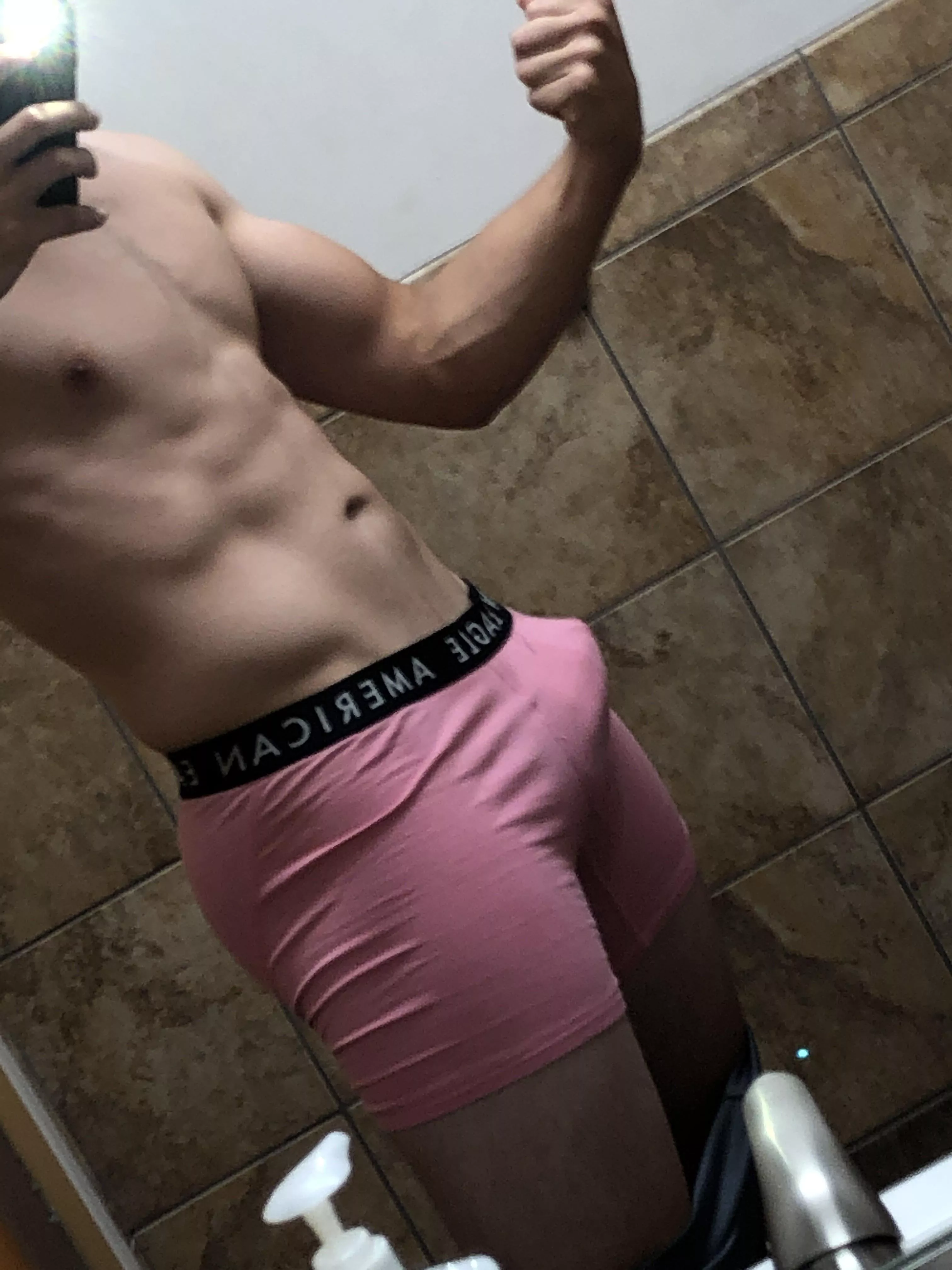 (M) post workout boners always the hardest. Any ladies wanna take it for a spin?