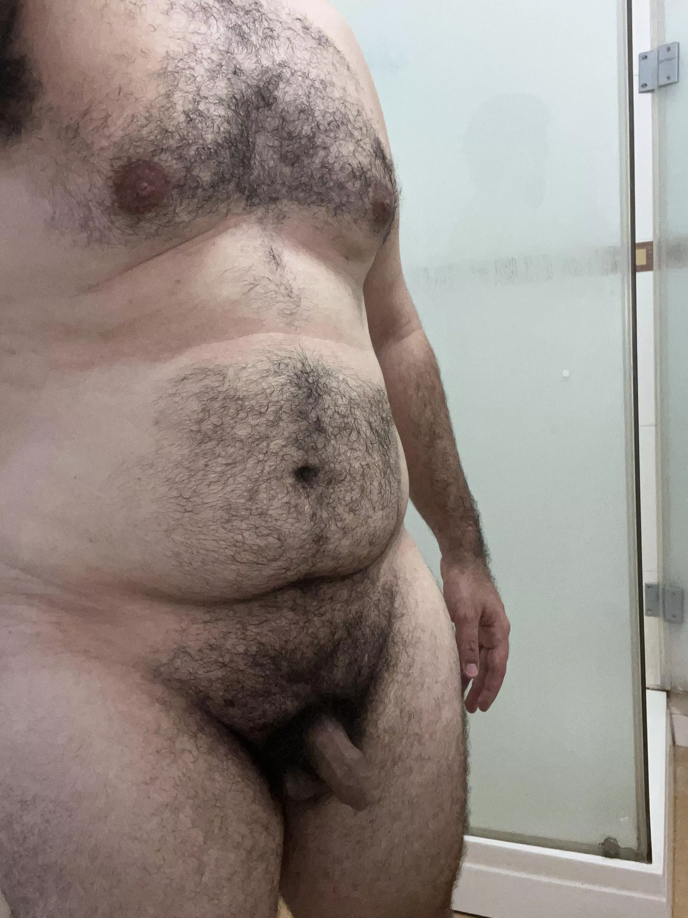 (M28/250lb/6â€™0). Being self conscious bout my body and weight. Would like to know a girls opinion please.