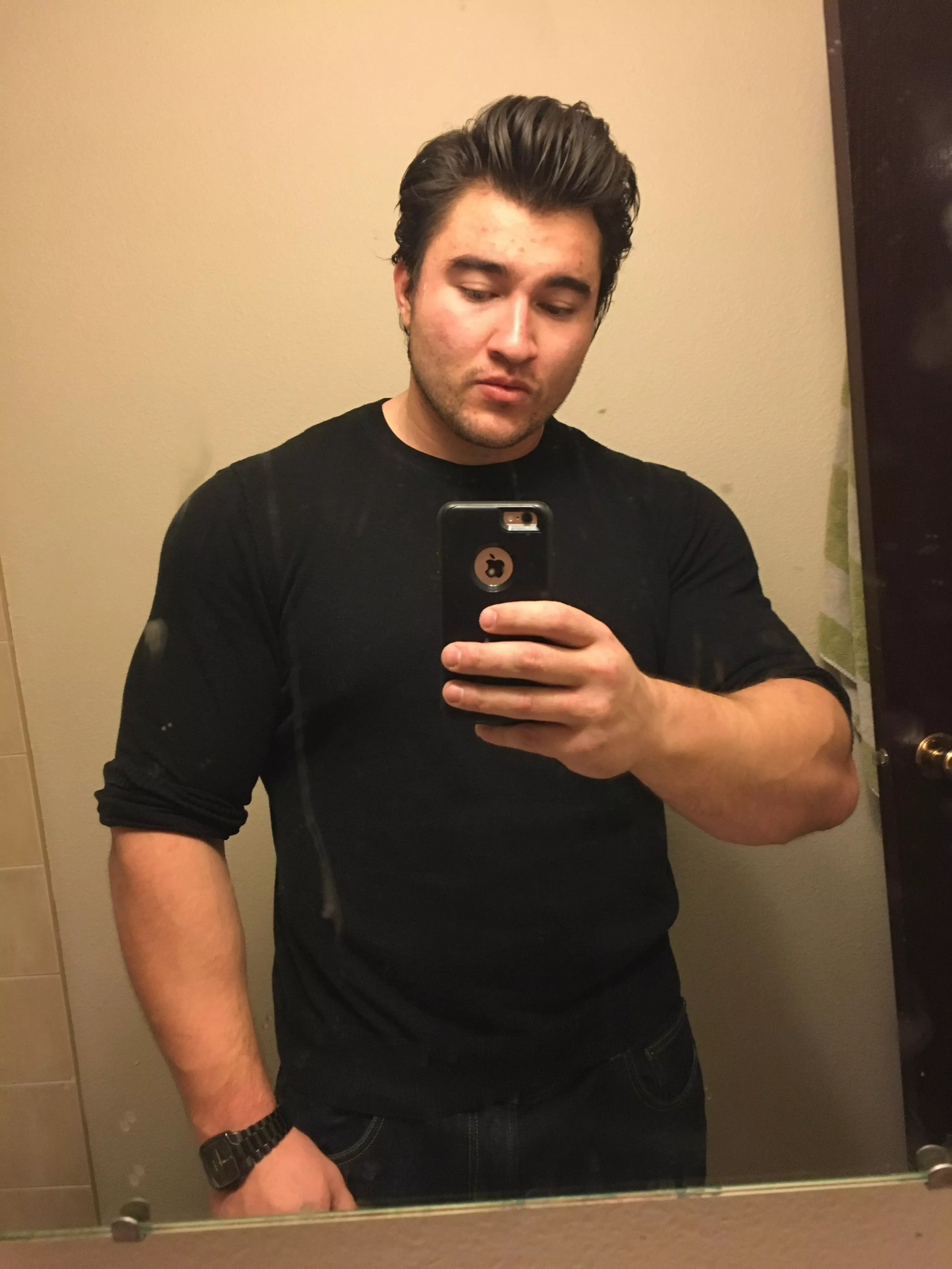 M/31 roll them sleeves up