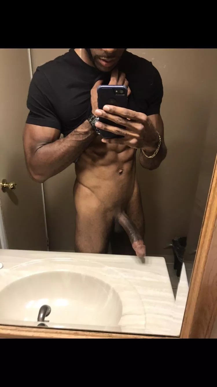 {M4MF} Iâ€™m a young BULL and I enjoy meeting Redditors for fun ðŸ˜ˆ. Message me/ Comment