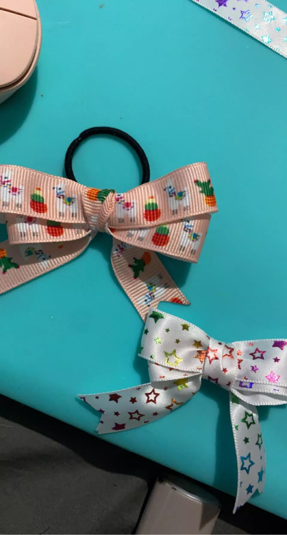 Made the llama bow for my best friends daughter and now I’m obsessed and wanna make a bunch of bows for myself, makin me feel all little heheh 💕🦙🌈