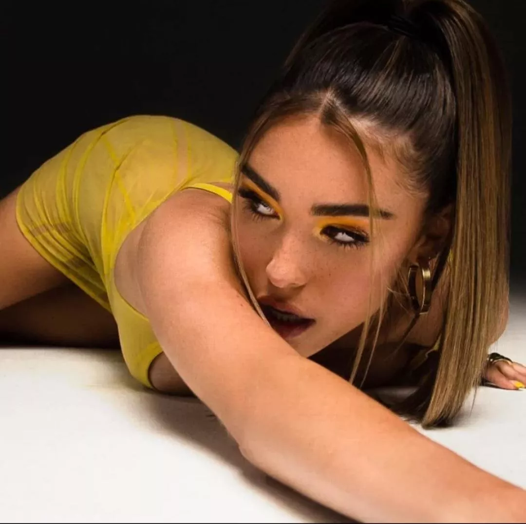 Madison Beer wants it doggystyle