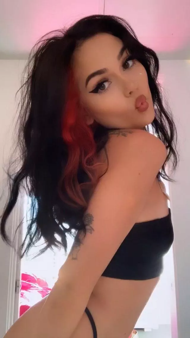 Maggie Lindemann is an underrated goddess