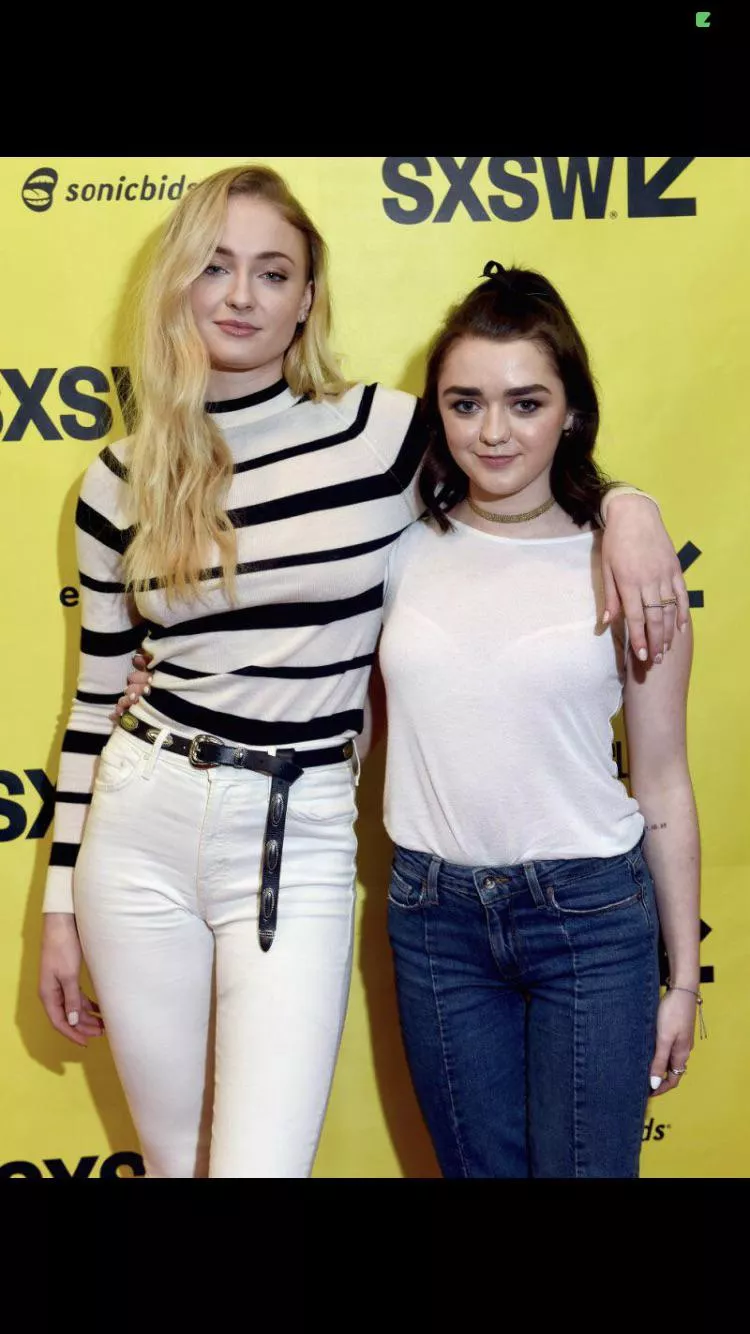 Maisie Williamsâ€™ bra lines