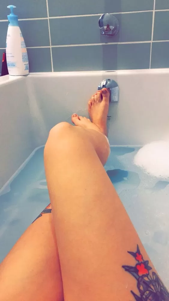 make me happy and horny...... Snapchat: leeaisha1